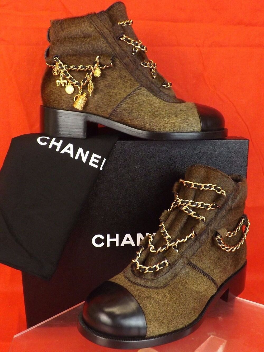 NIB CHANEL BROWN GOLD CHARMS CHAIN BLACK CAP TOE PONY HAIR ANKLE BOOTS 39 $2K